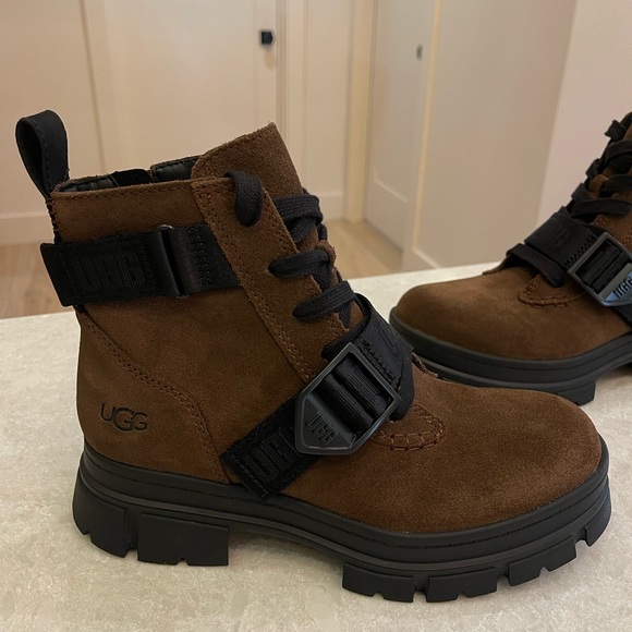 UGG Ashton Lace-up Waterproof Suede Boot In Size 6.5 - Picture 6 of 14
